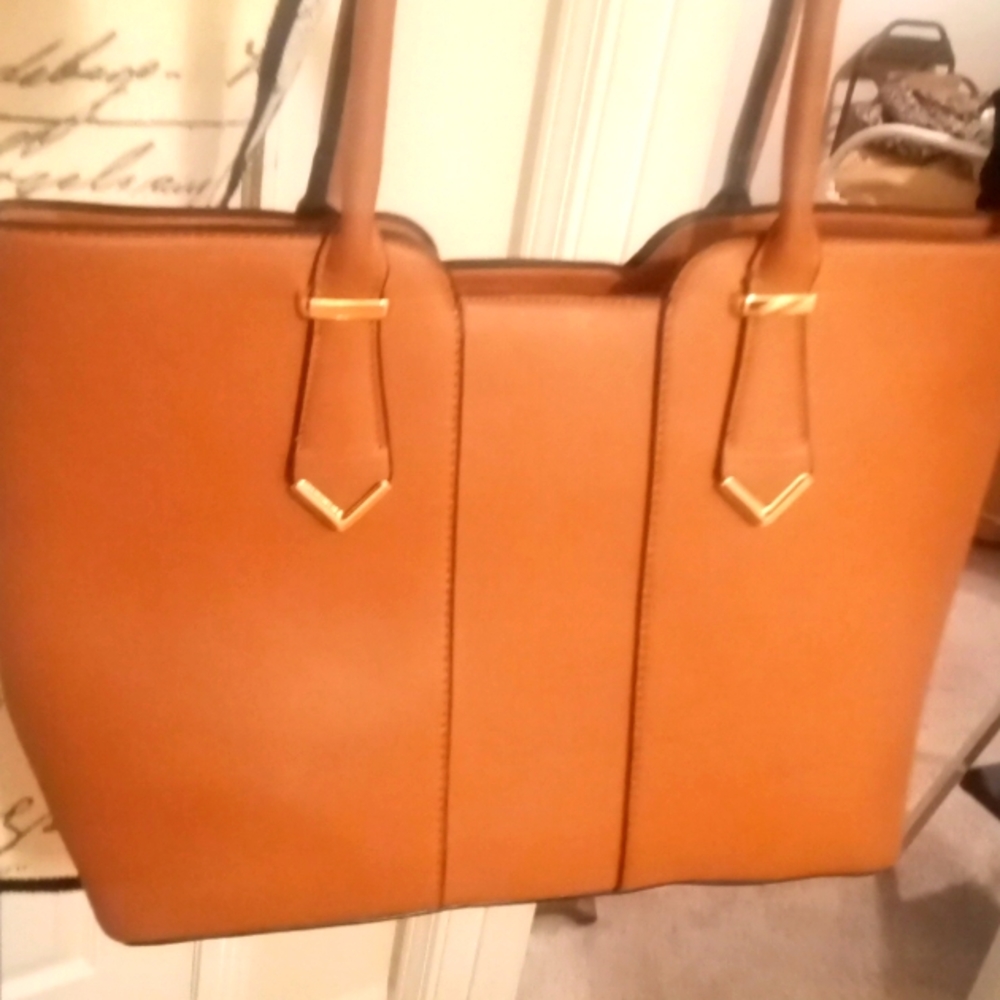 NWOUTAGS TOTE